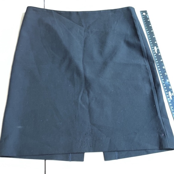 Bebe size large black pencil skirt has stretch perfect for year round - Picture 3 of 8